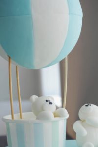 Kage med bamse i luftballon