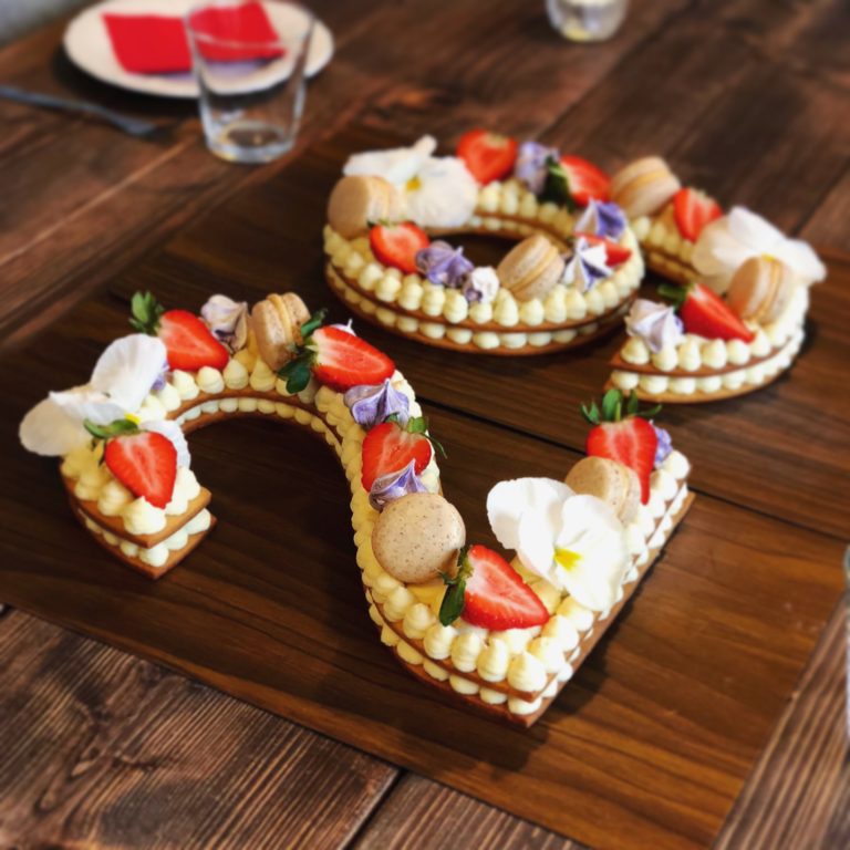 Talkage med hvid chokolademousse og karamelmousse - fines.dk