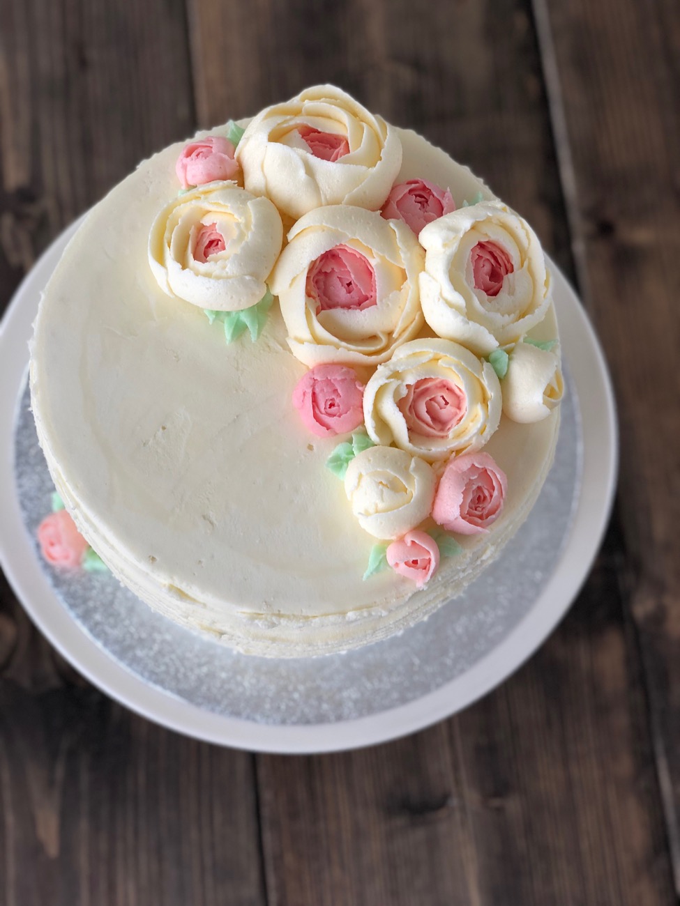 Lær at lave flotte smørcreme blomster - fines.dk