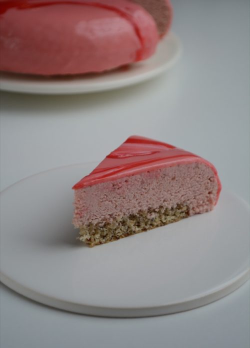 Jordbærmousse med nøddebund - fines.dk