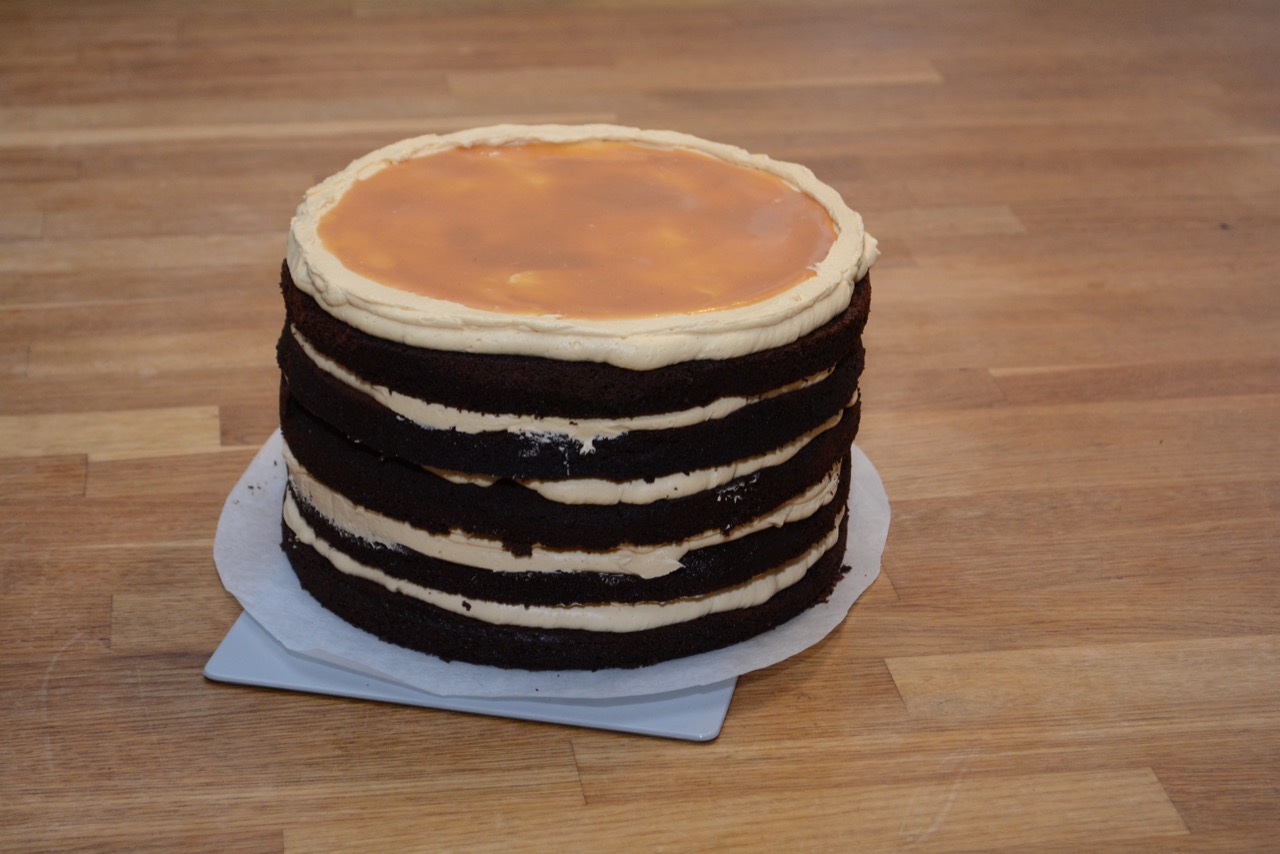 Black naked cake - fines.dk