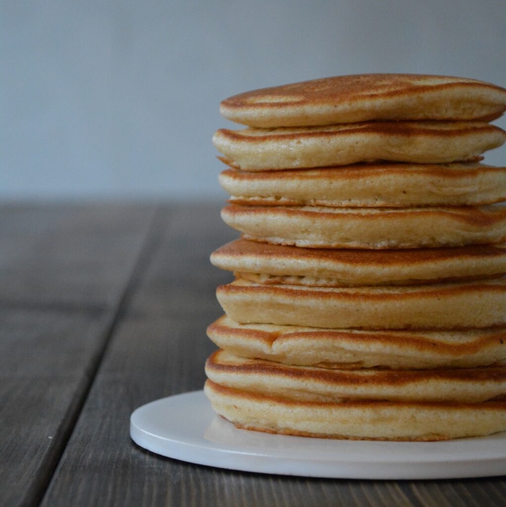 Opskrift på luftige amerikanske pandekager - fines.dk