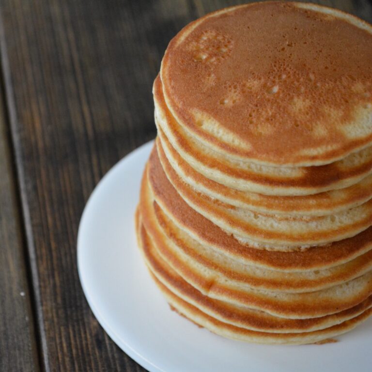 Opskrift på luftige amerikanske pandekager - fines.dk