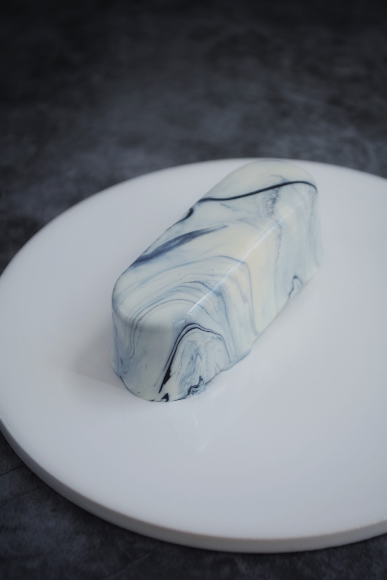Moussekage med marmorglaze