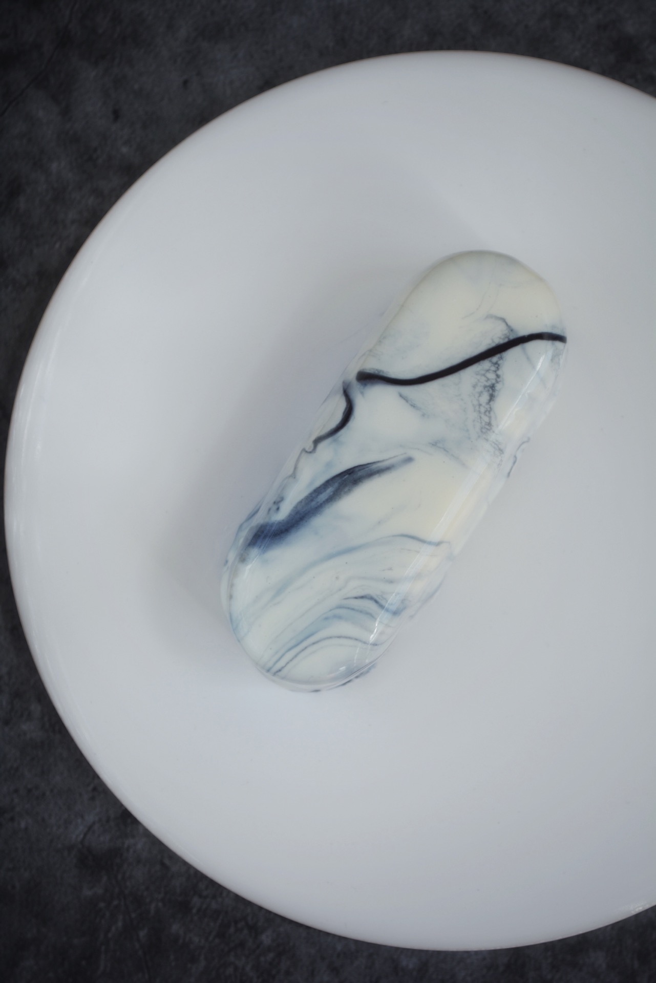 Moussekage med marmorglaze