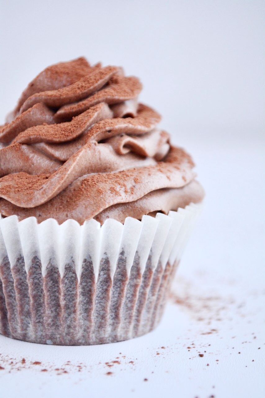 Nutellamuffins med mørk chokolademousse
