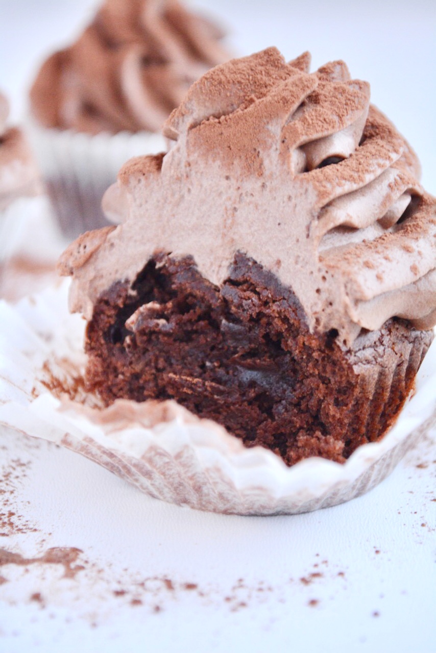 Nutellamuffins med mørk chokolademousse
