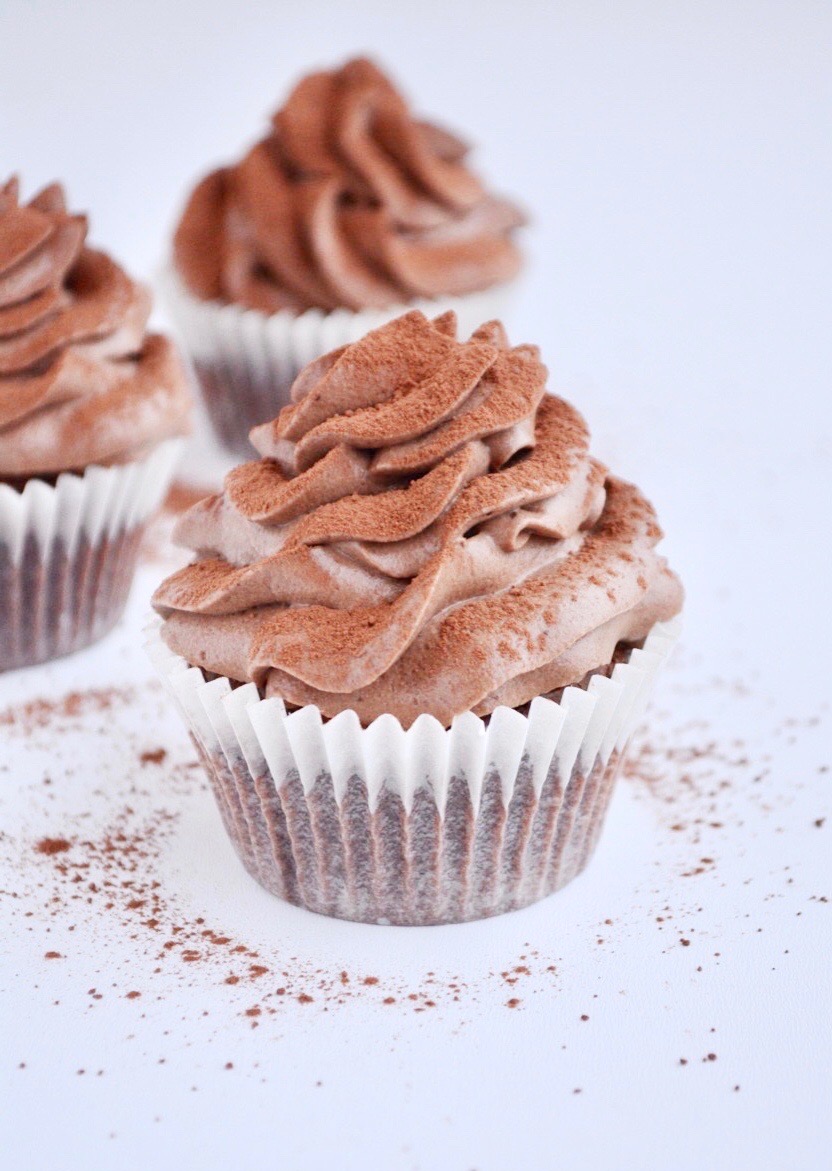 Nutellamuffins med mørk chokolademousse