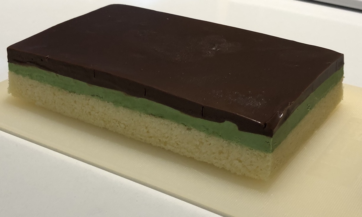 Nytårskage med pistacie, chokoladeganache og mazarinkage