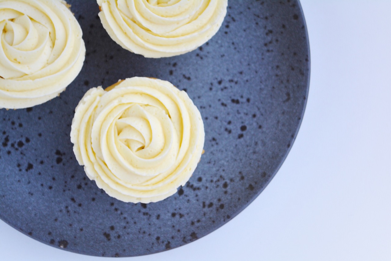 Vaniljemuffins med lakrids og hvid chokolademousse