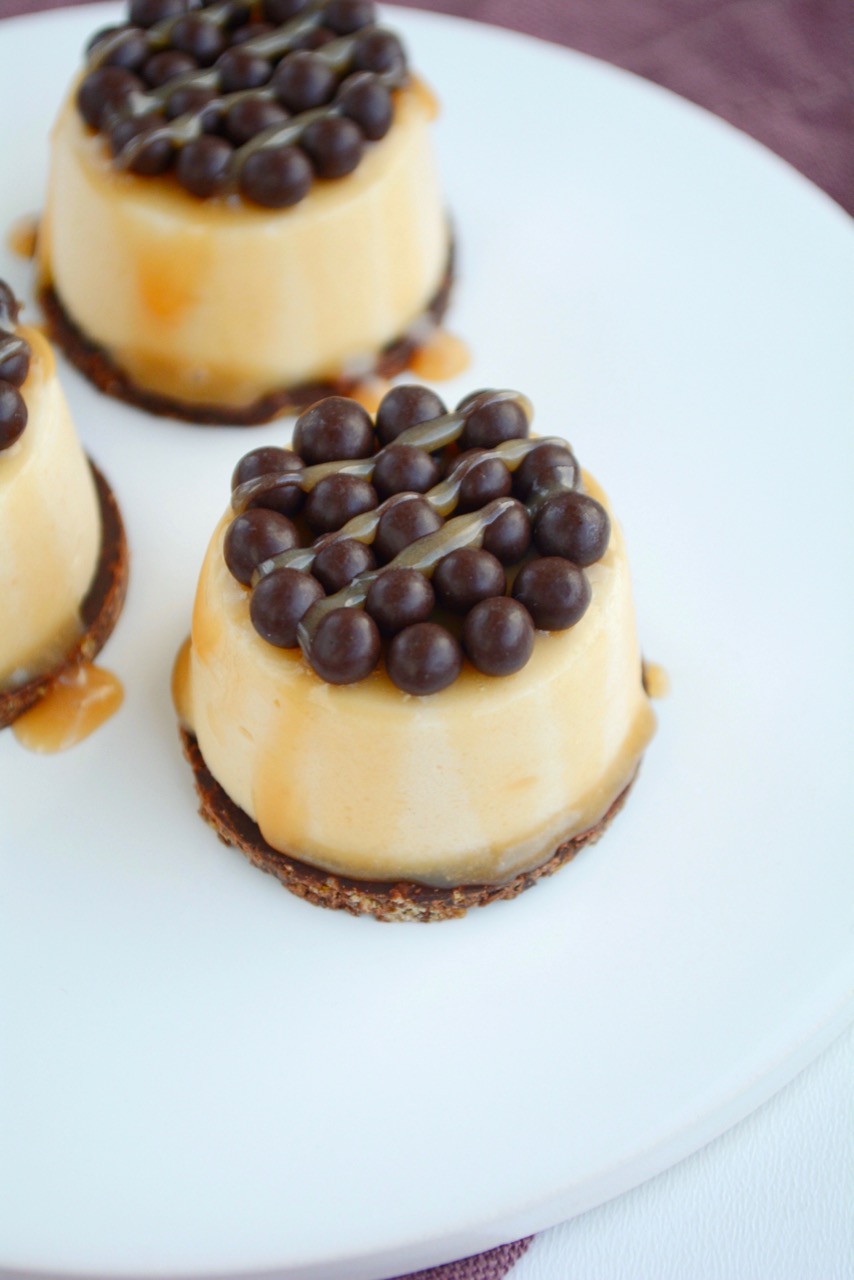 Karamelmousse med chokoladeperler