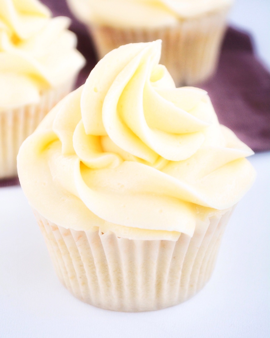 Hvid chokoladesmørcreme til frosting