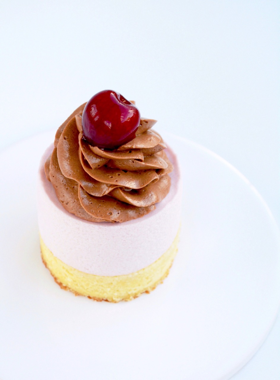 Kirsebærmousse med kirsebærsauce