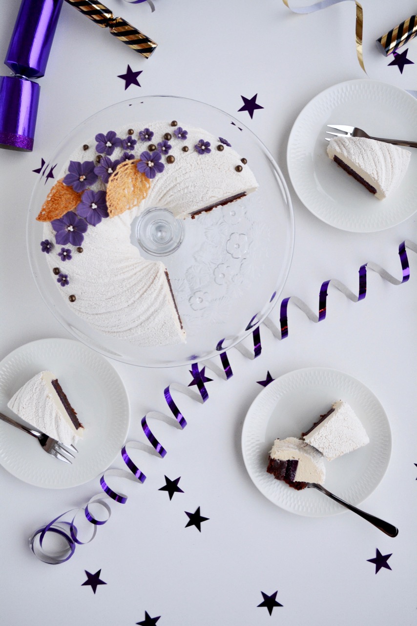 Nytårskage med brombær, brownie og karamelmousse (glutenfri)