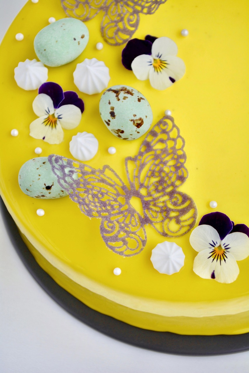 Påskekage med passionsfrugtmousse og chokolade