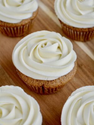 Cream cheese frosting cupcakes