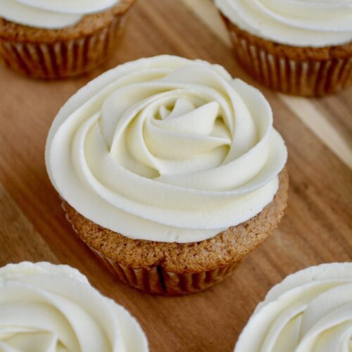 Cream cheese frosting cupcakes