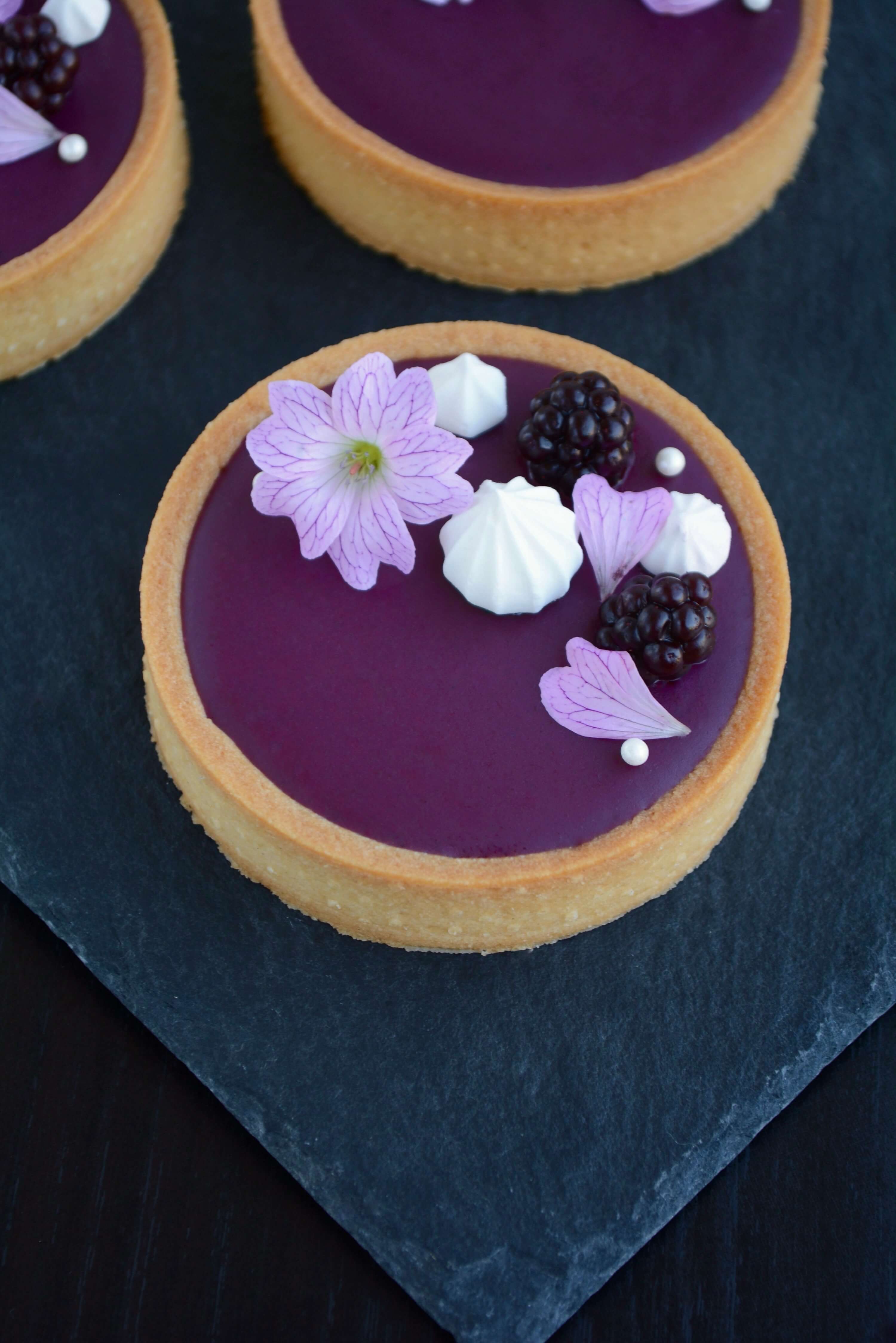 Tærte med brombærganache og hvid chokolade