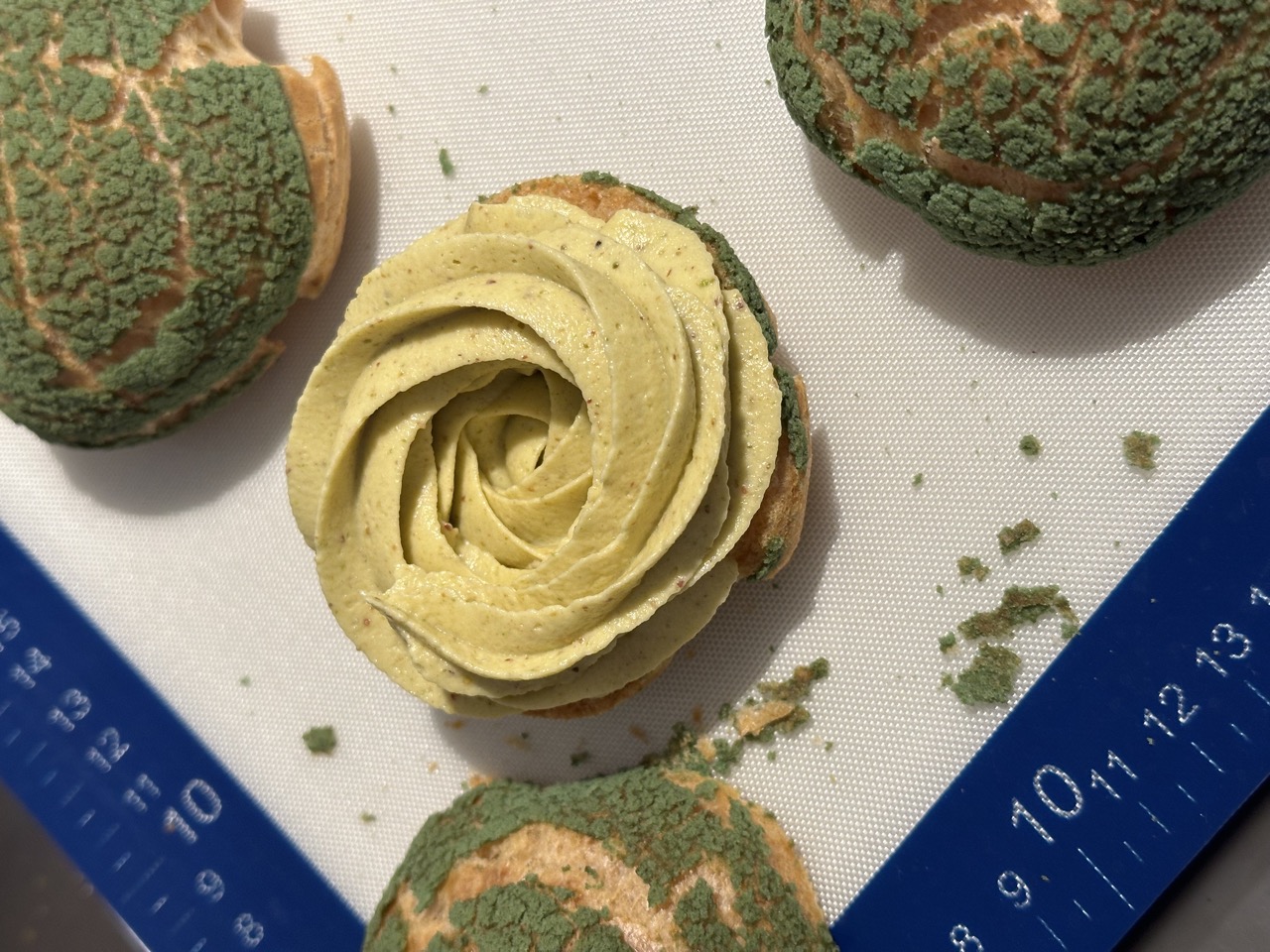 Choux au Craquelin fastelavnsboller med pistaciecreme