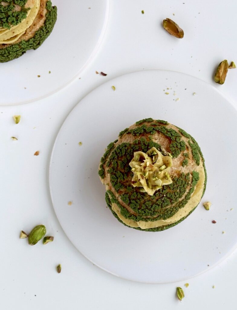 Choux au Craquelin fastelavnsboller med pistaciecreme og mørk chokoladeganache