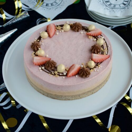 Nytårskage - Banankage med Dumleganache og jordbærmousse